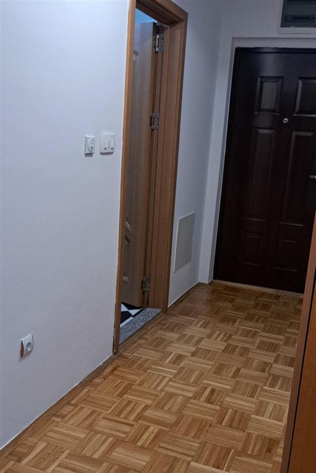 Banes me qera mbrapa hotel suisse diamond (7)