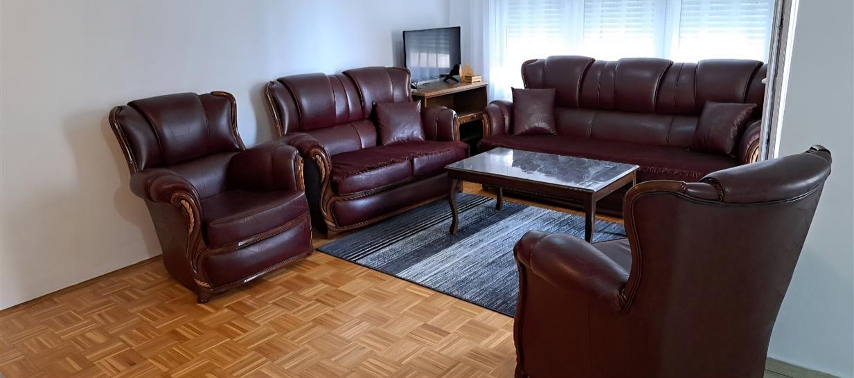 Banes me qera mbrapa hotel suisse diamond