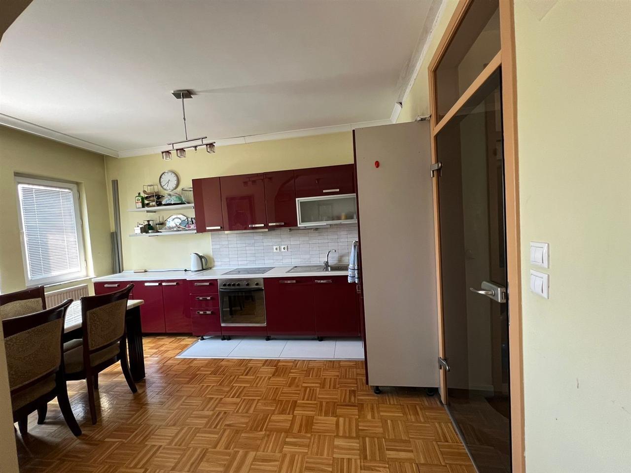 Banesa ipet me qera (3)