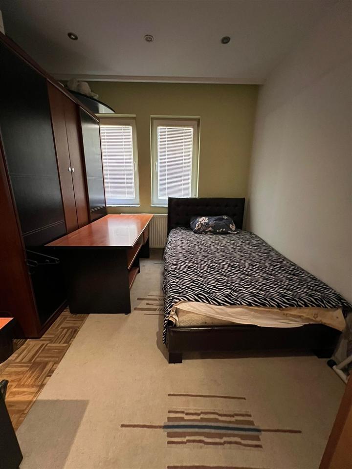 Banesa ipet me qera (5)