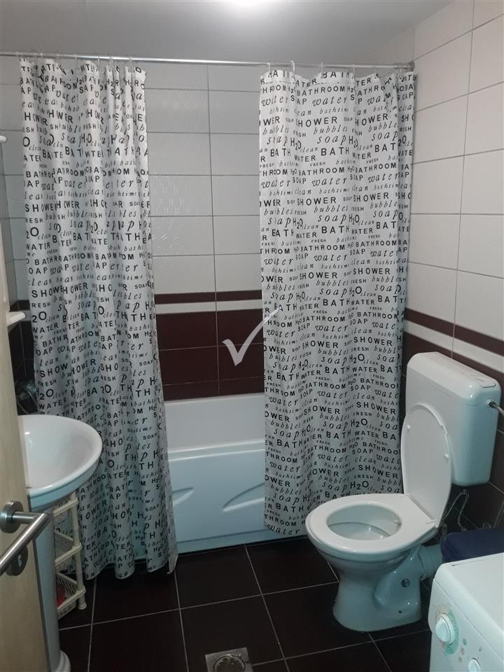 Banesa te rruga b lirohet per qira nga korriku 3