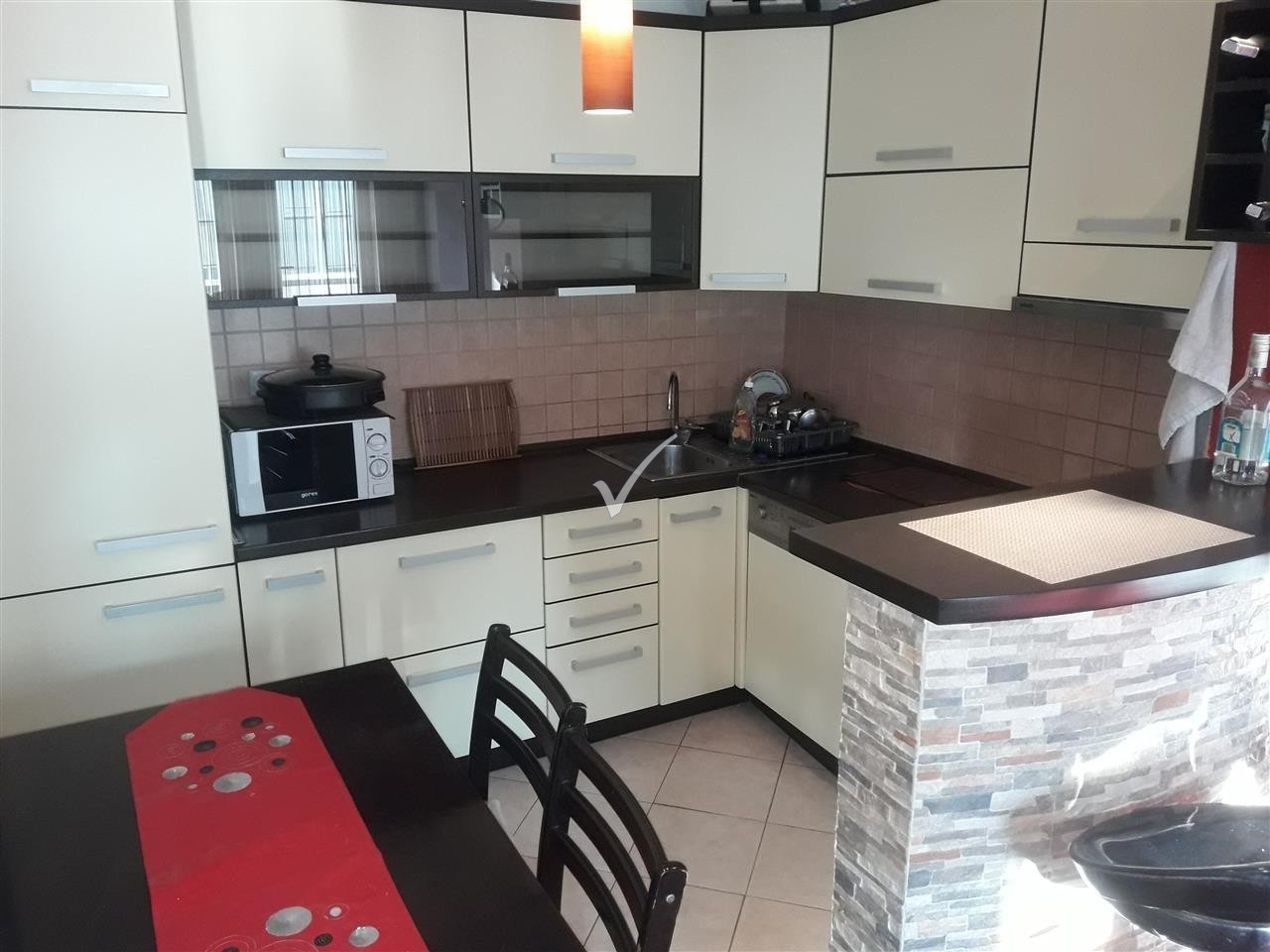 Banesa te rruga b lirohet per qira nga korriku 5