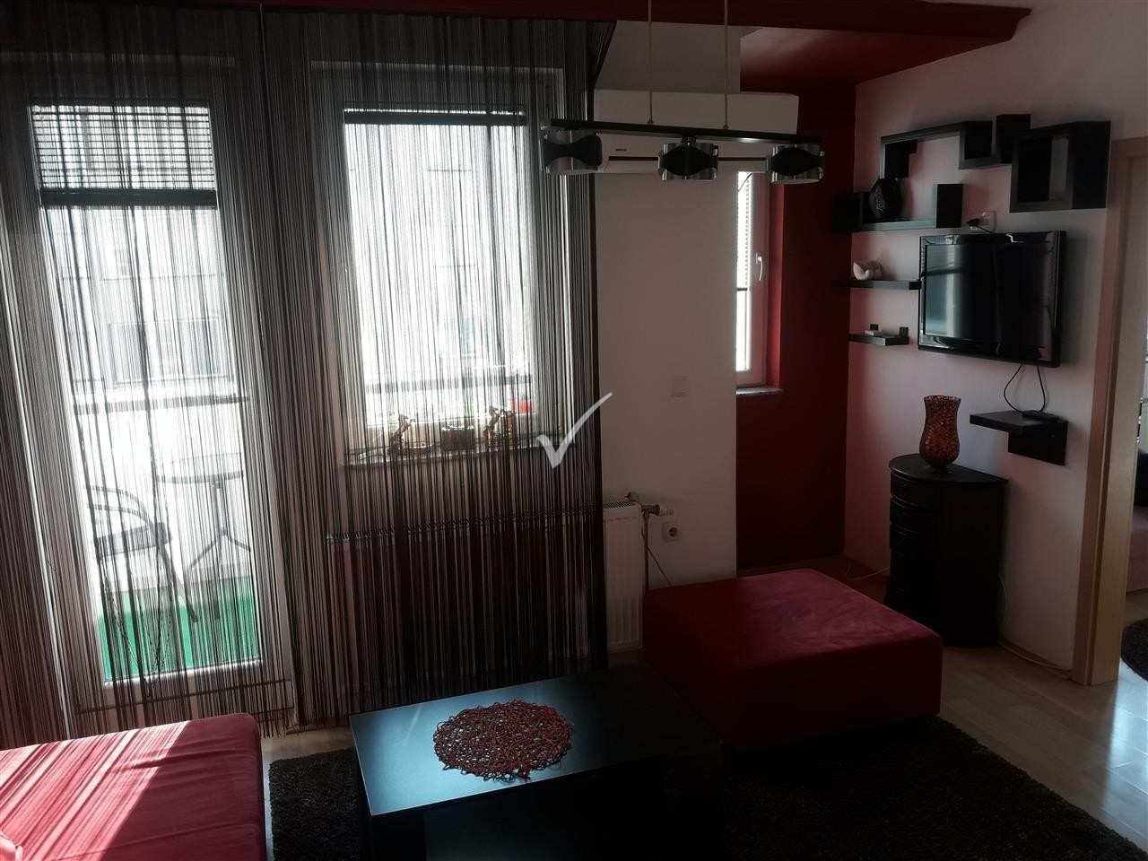 Banesa te rruga b lirohet per qira nga korriku 6