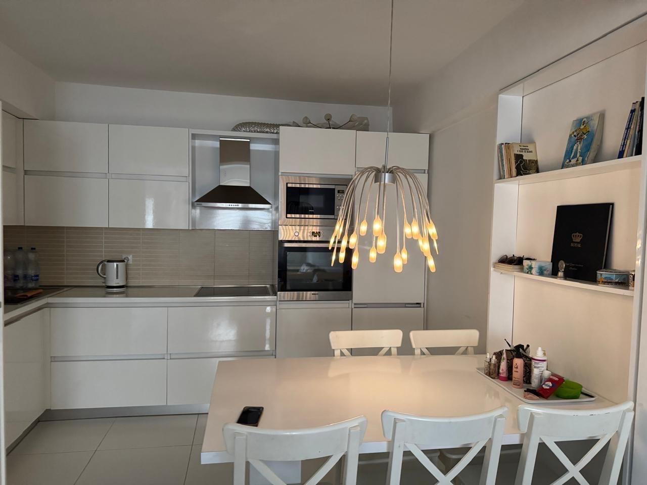 Banese 3 dhomshe ne rrugen c afer pozitiv bar