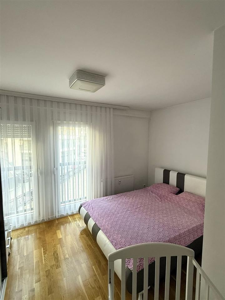 Banese 81 5 m me qira te rruga b maxi 24h (3)