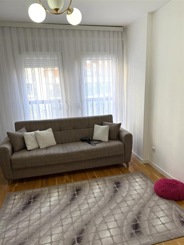 Banese 81 5 m me qira te rruga b maxi 24h (5)