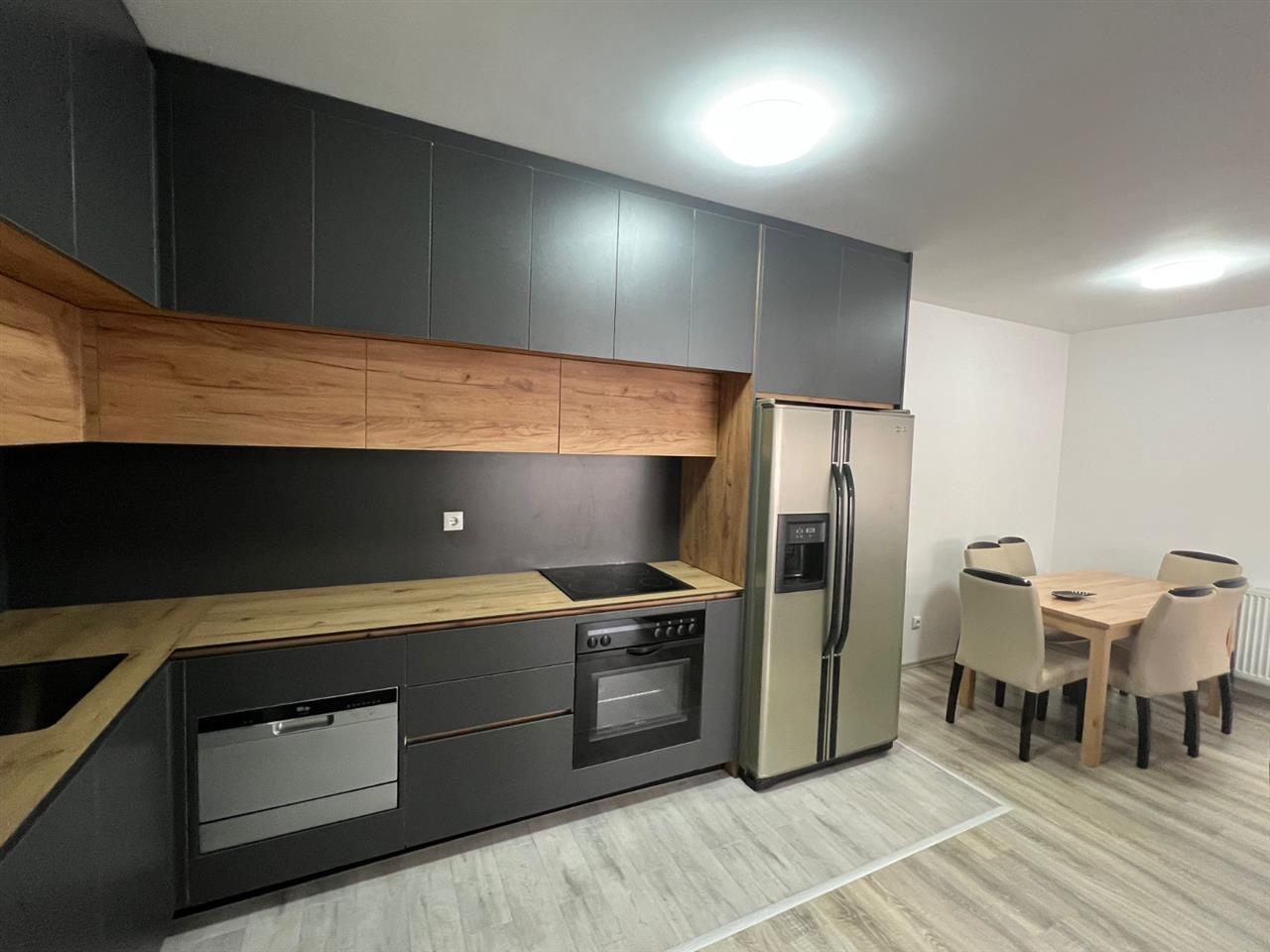 Leshohet banesa 4 dhomeshe me qera afer shkolles pavaresia