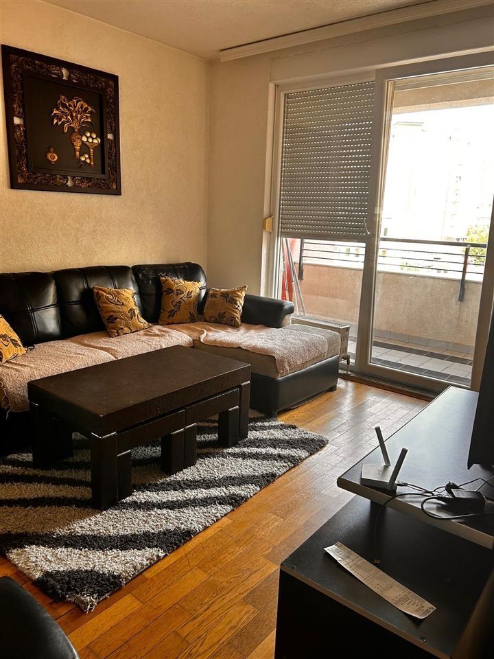 Leshohet banesa me qera afer hotel nartel