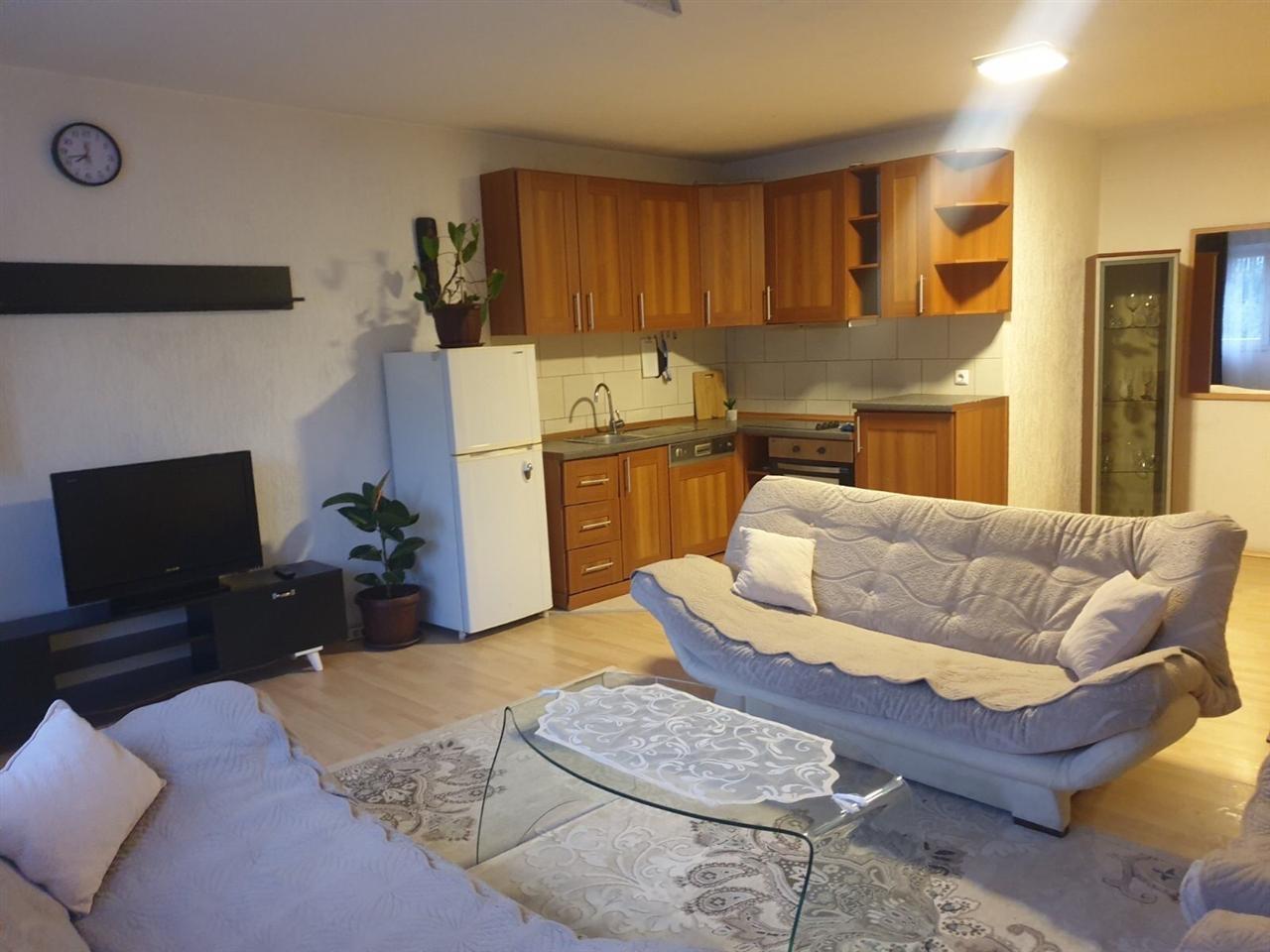 Leshohet me qera (1)