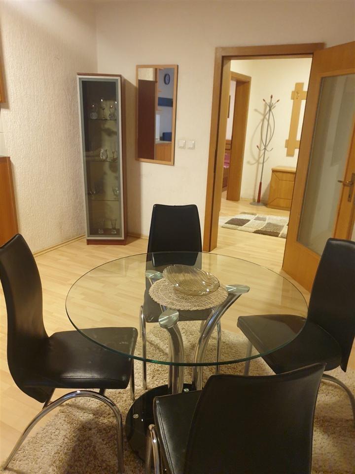 Leshohet me qera (2)