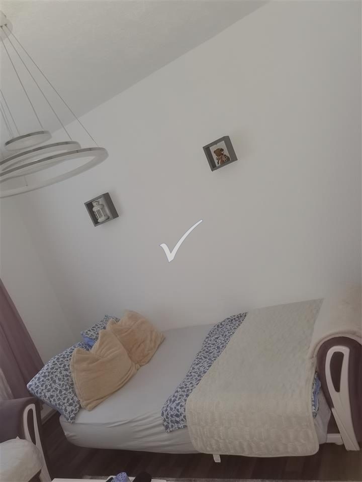 Leshoj banes me qera 5