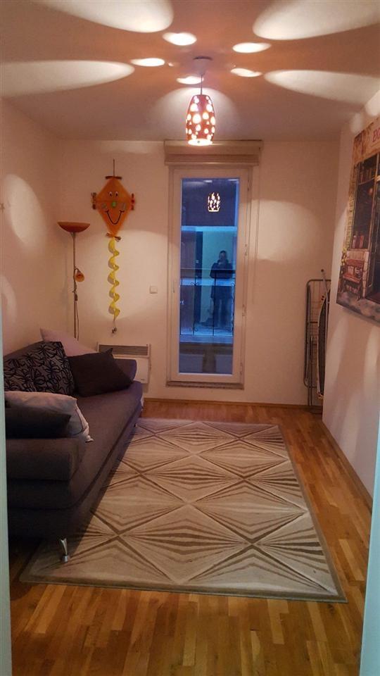 Leshoj banese me qera