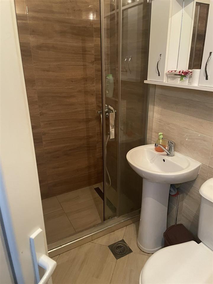 Leshoj banesen me qera (5)