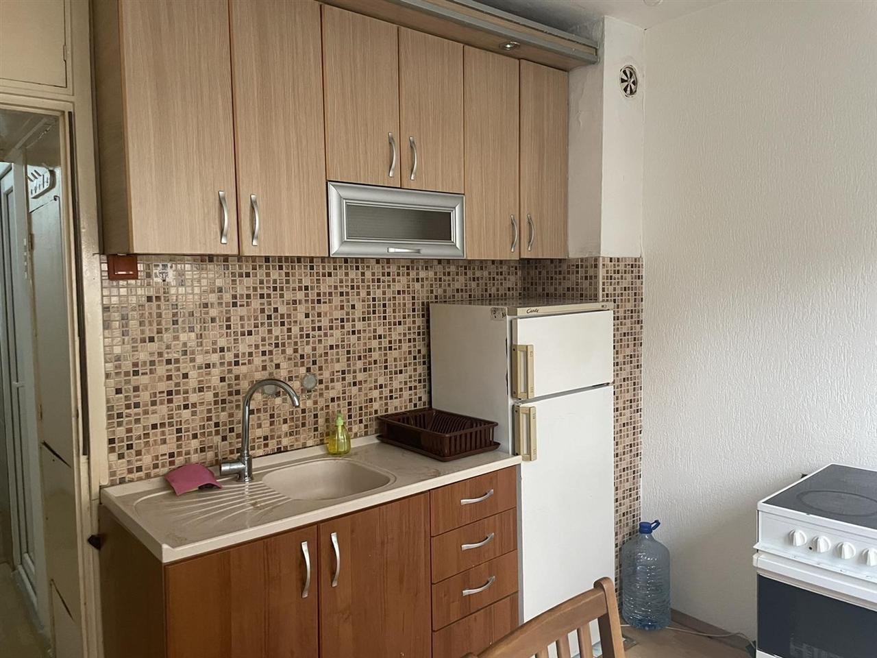 Leshoj banesen me qera