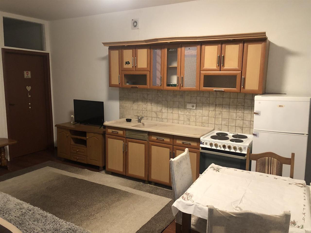 Banes me qira te bahollt afer furres moni