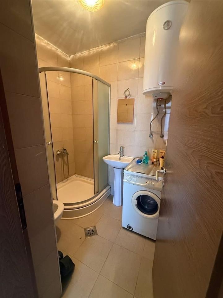 Banesa ne shitje (2)