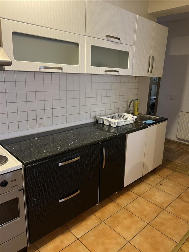 Banese me qira 2 dhoma gjumi ballkon ngrohje