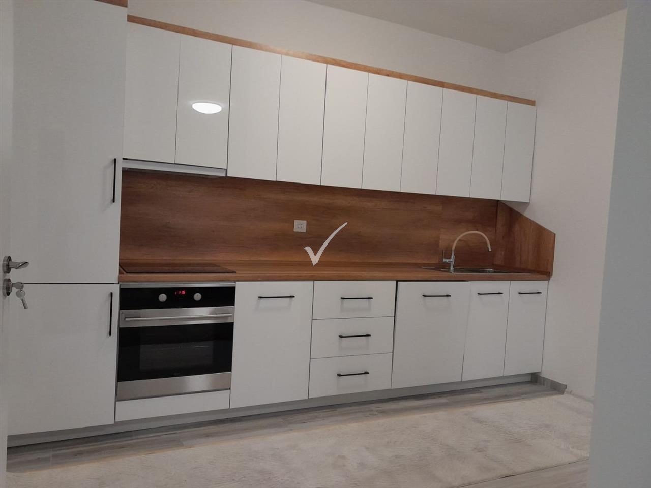 Banese me qira afer rruges b te loriano 2