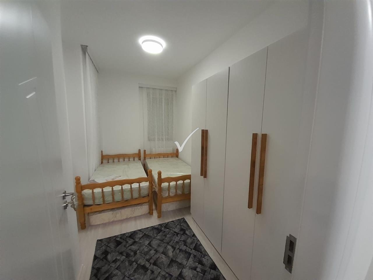 Banese me qira afer rruges b te loriano 7