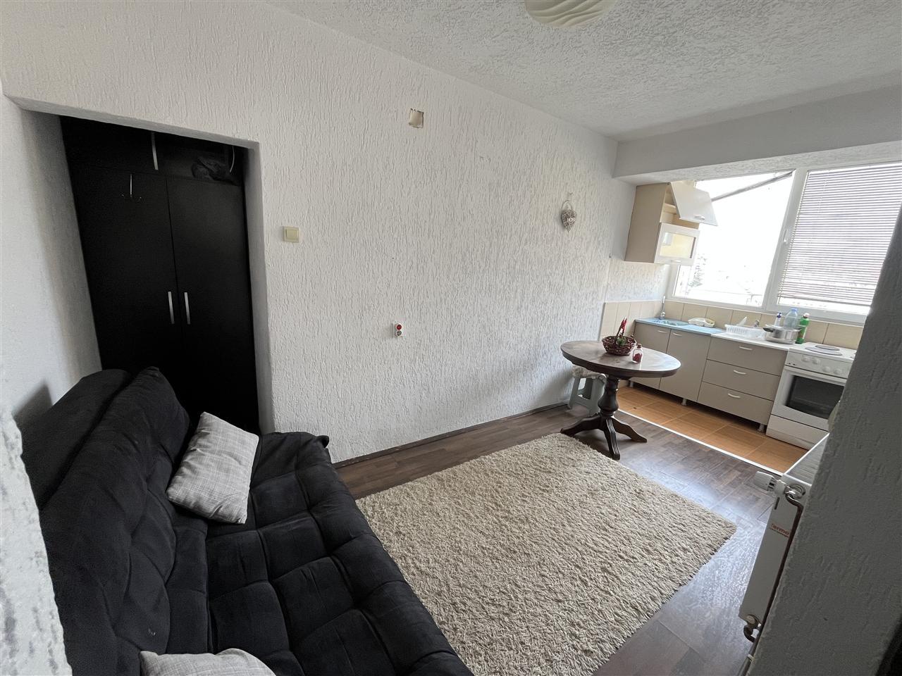 Banese me qira ne qender te prishtines te katedralja (2)