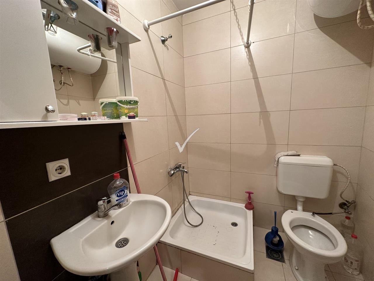 Banese me qira tek rruga c 4