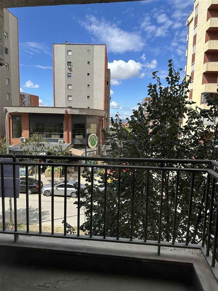 Ipet banesa me qera emshir (2)