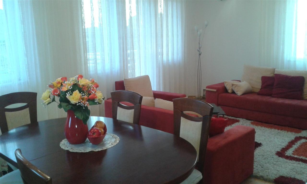 Jepet banesa me qera (2)