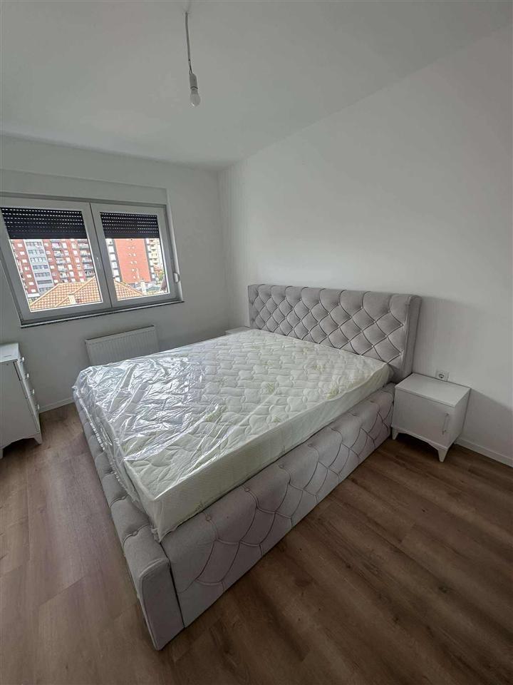 Jept banesa me qira (1)