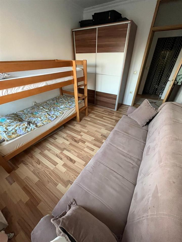 Leshohet banesa me qera te parku qytetit (3)