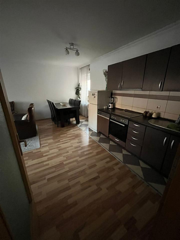 Leshohet banesa me qera te parku qytetit (5)