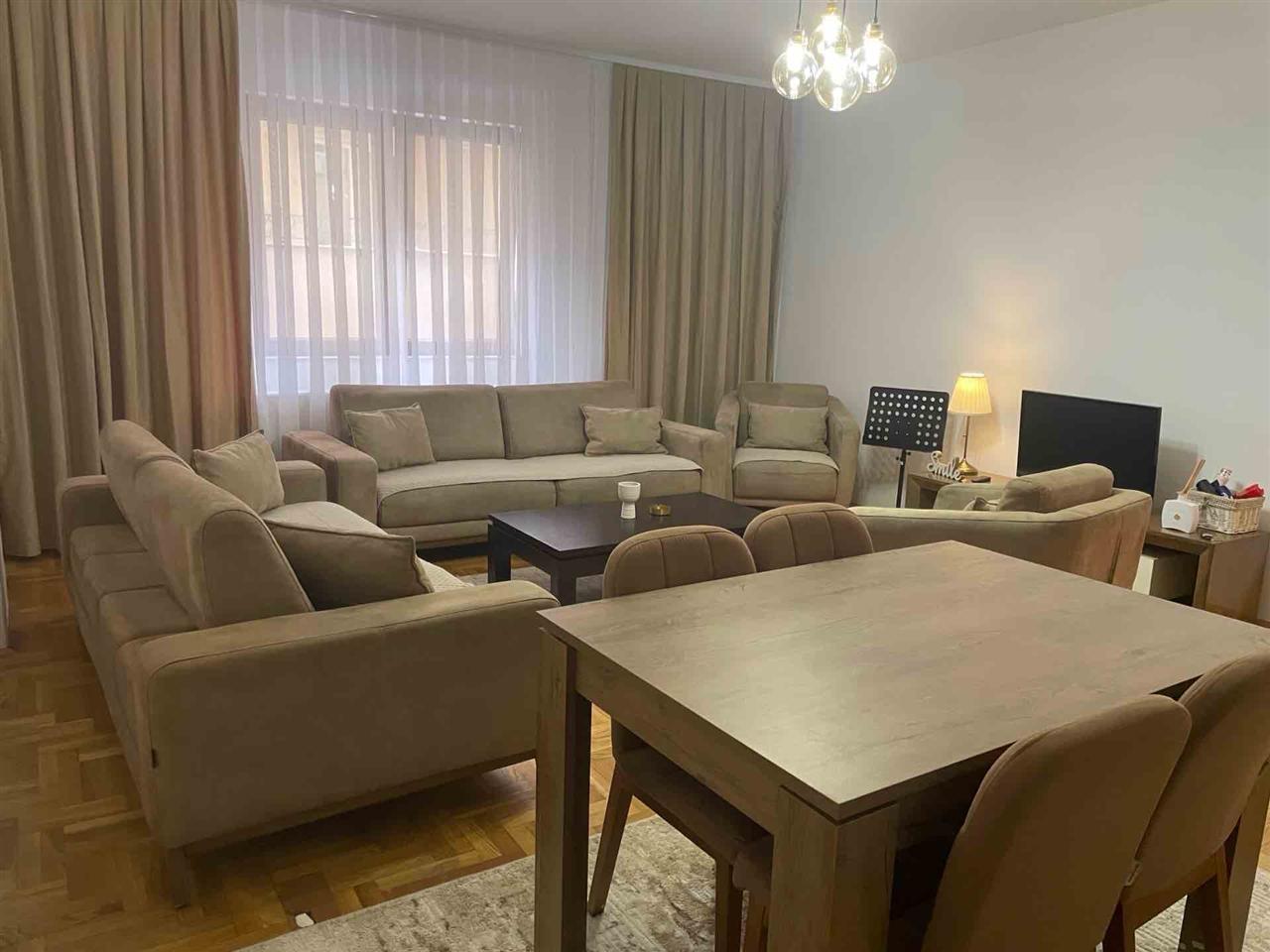 Leshohet garsionera me qera