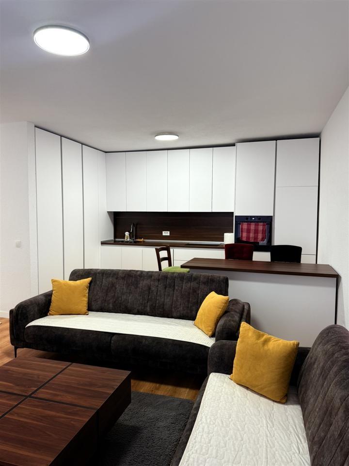 Ofrohet banesa per qira ne lagjen arberia (3)