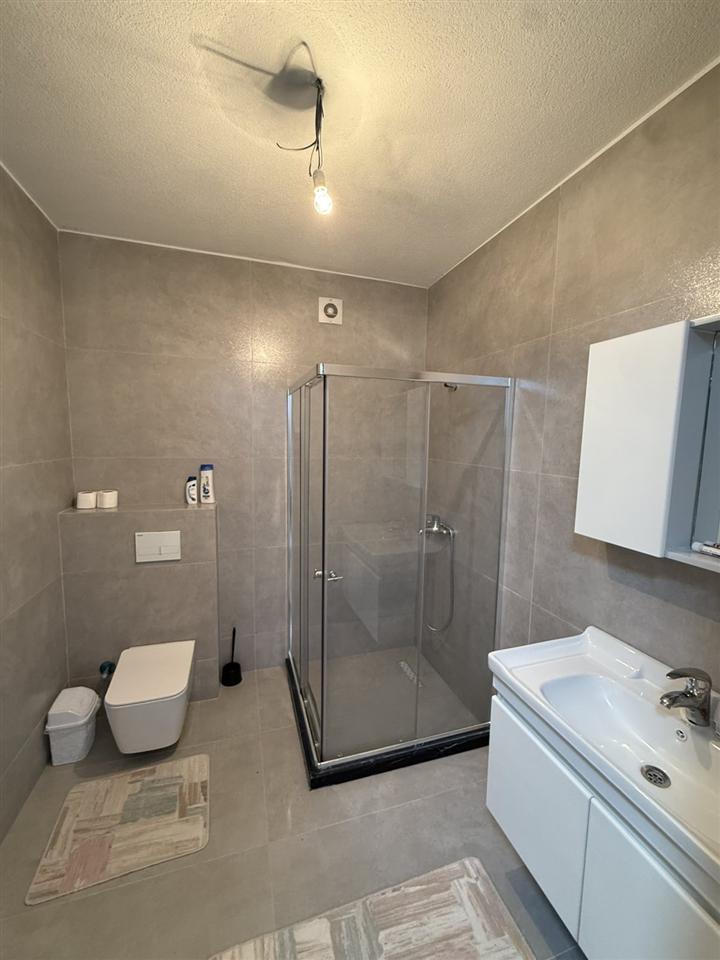 Ofrohet banesa per qira ne lagjen arberia (4)