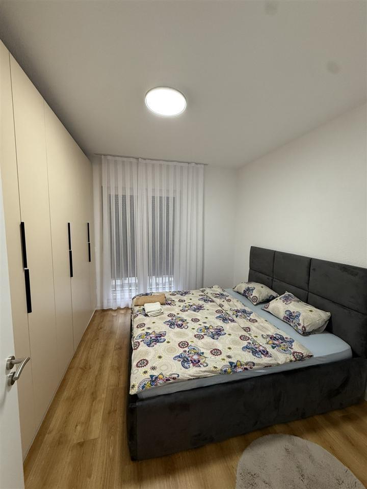 Ofrohet banesa per qira ne lagjen arberia (5)