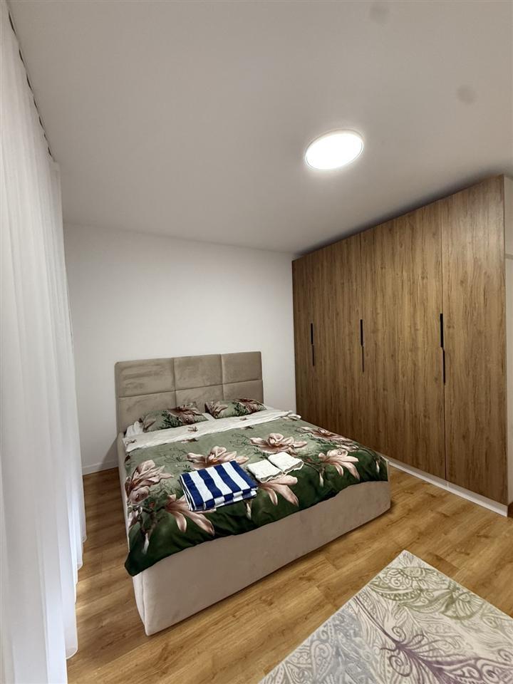 Ofrohet banesa per qira ne lagjen arberia (6)