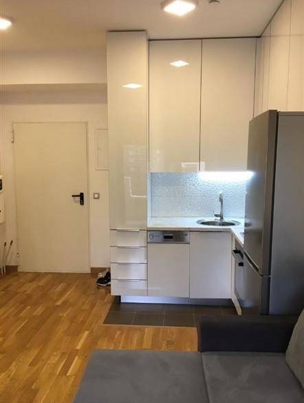 Shitet banesa ne nartel center lakrishte (2)