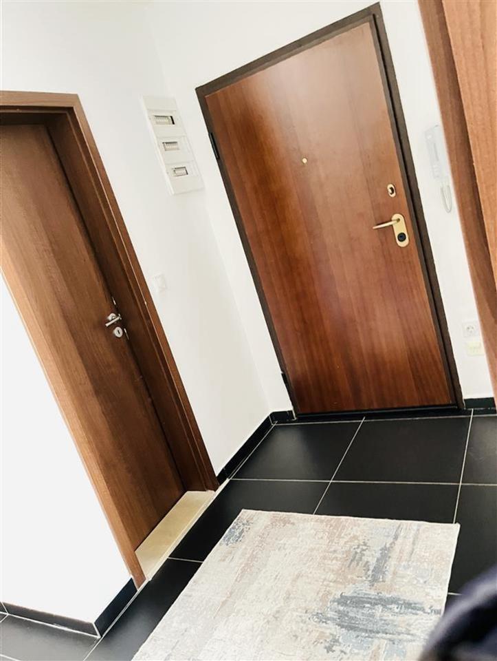 Shitet banesa ne qender tek kater llullat (2)