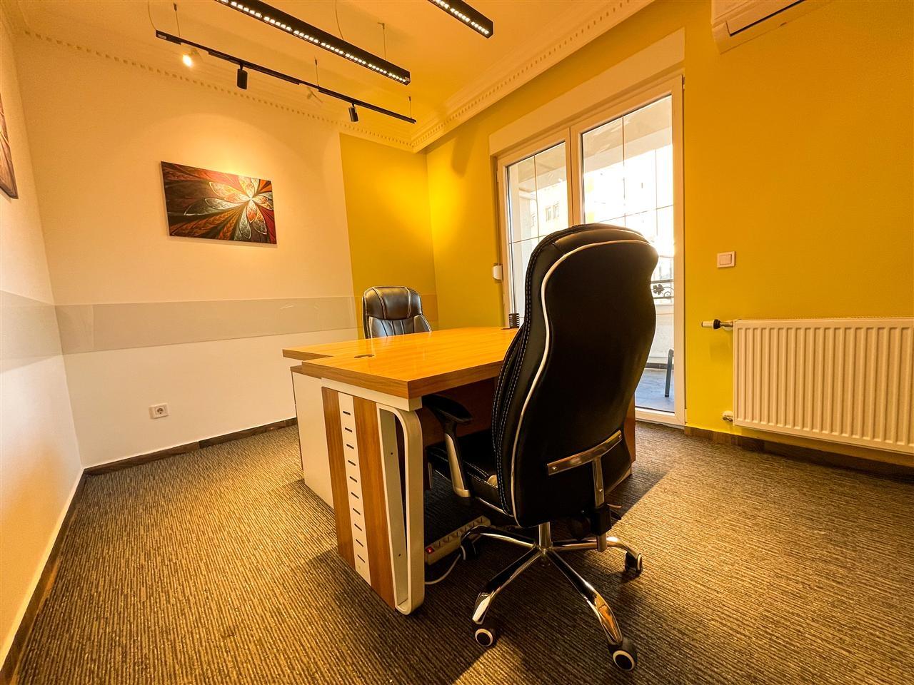 Banese me qera per zyre ne royal mall prishtine (2)