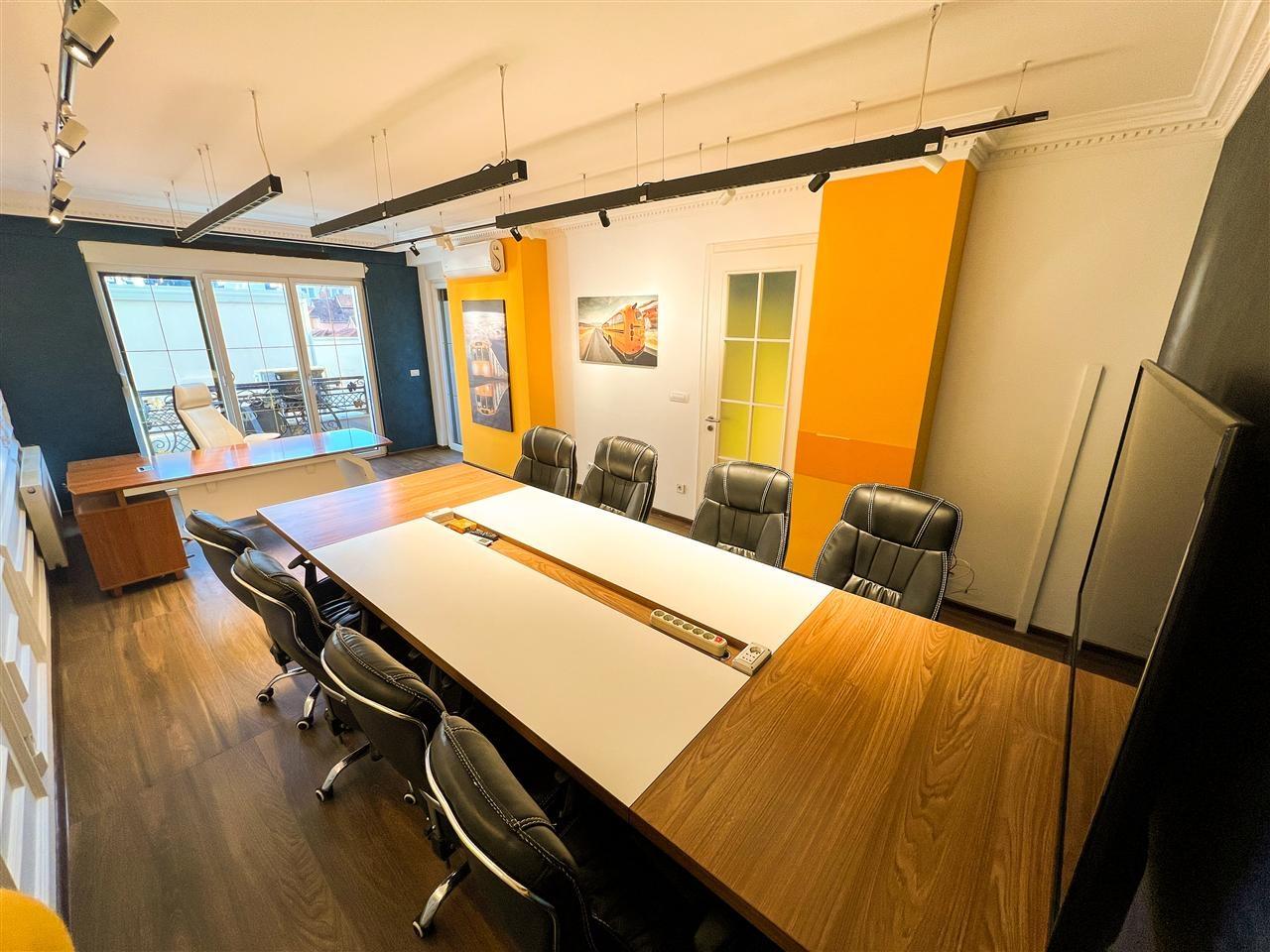 Banese me qera per zyre ne royal mall prishtine