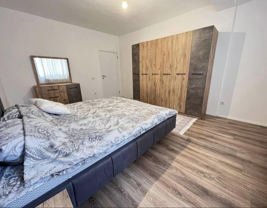 Ipet banesa me qira (2)