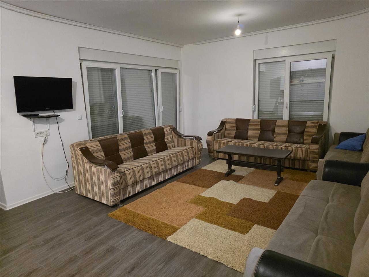 Jepet banesa me qera