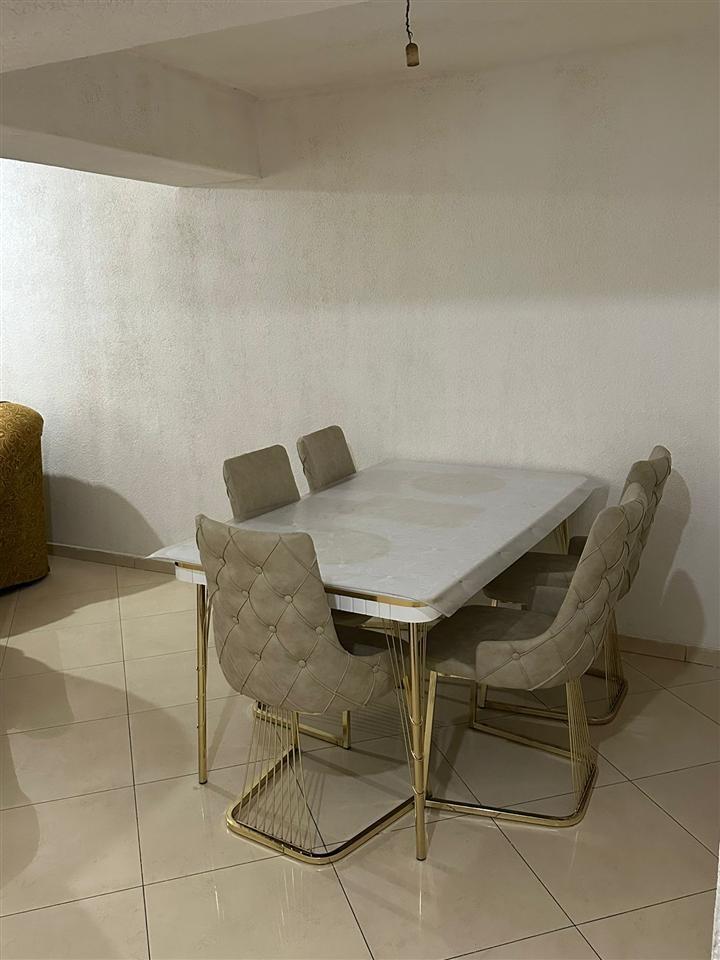 Leshohet me qera banesa afer hamburger aba (2)