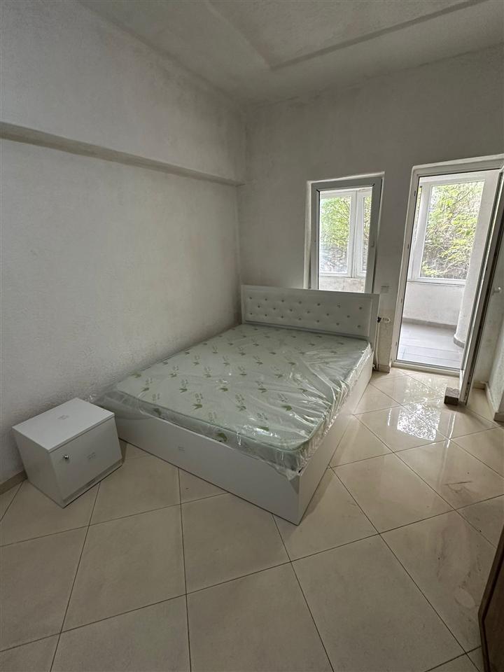 Leshohet me qera banesa afer hamburger aba (4)