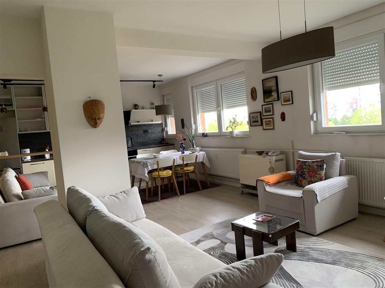 Leshohet me qira (1)