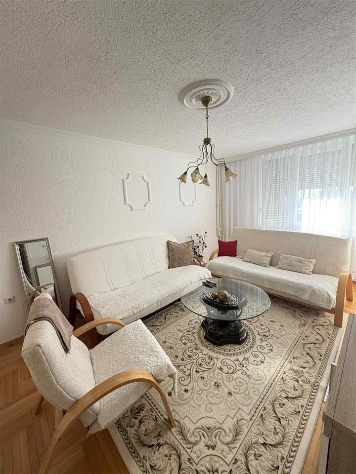 Leshoj banes me qera ne aktash te extrem pizza