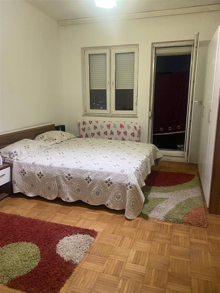 Leshoj banes me qera