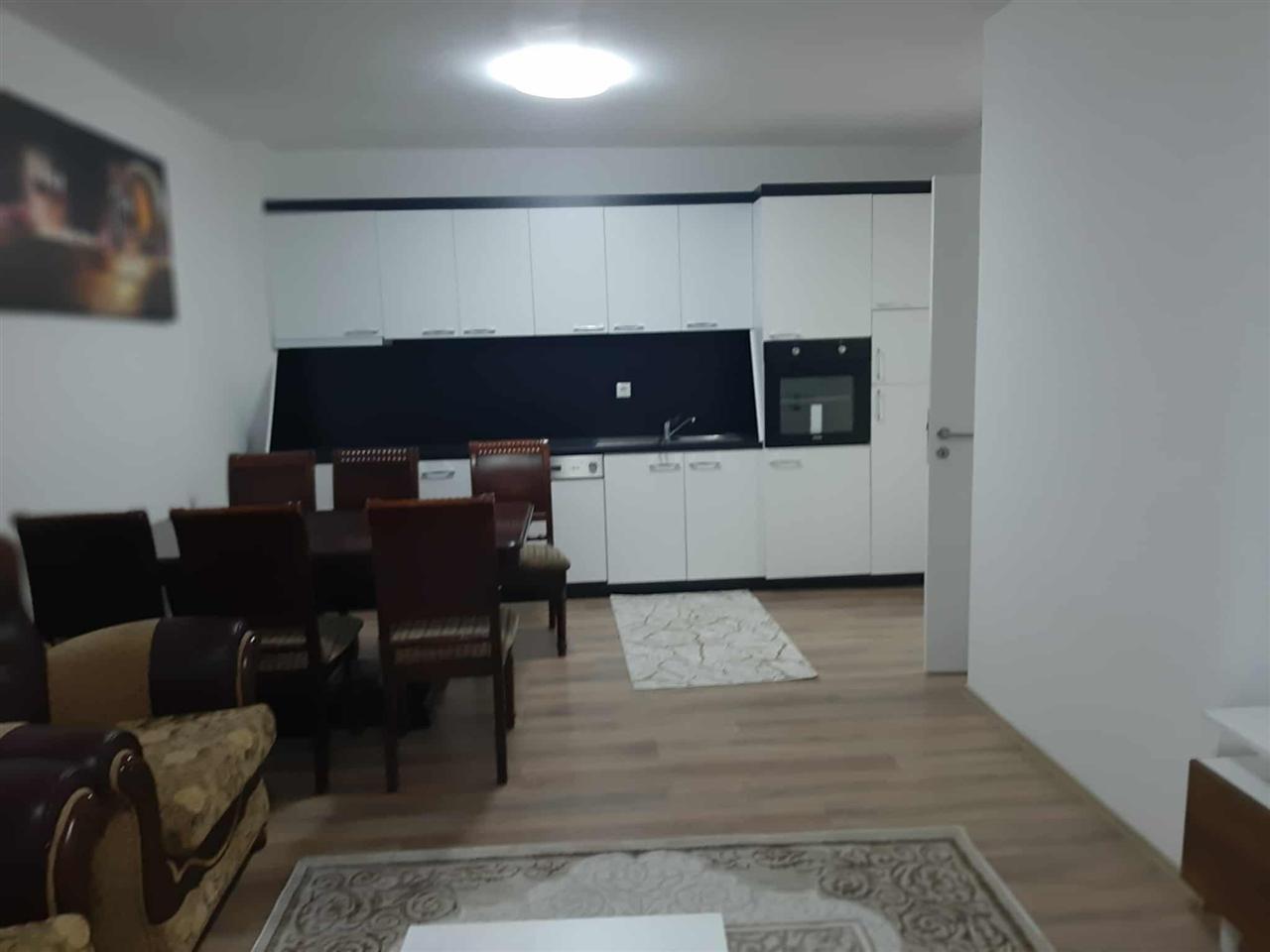 Leshoj banesen me qera 3 dhomshe e mobiluar (5)