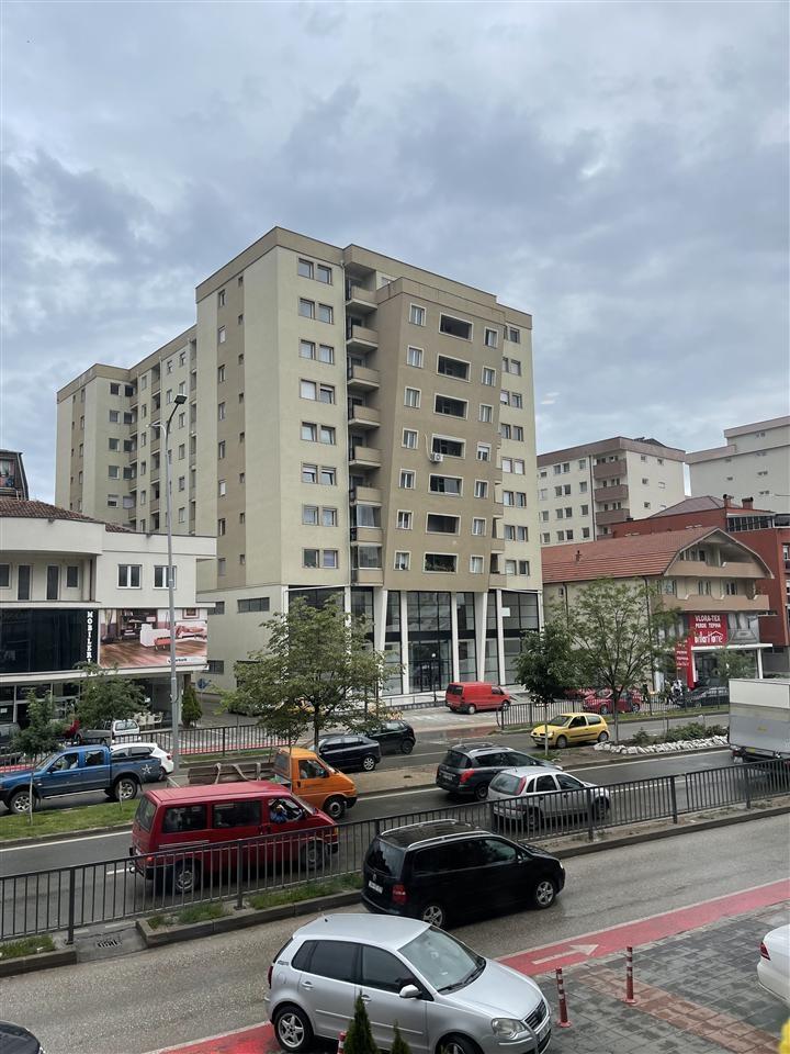 Shitet banesa ne rrugen krye n tereza me flet poseduse (5)