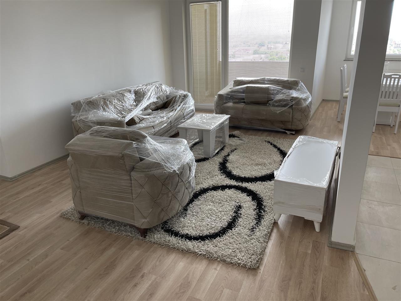 Shitet banesa ne rrugen krye n tereza me flet poseduse