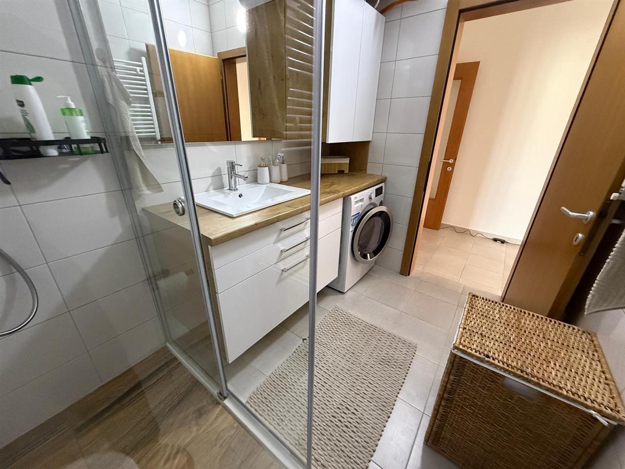 Shitet banese 113 m 3 dhoma gjumi (1)